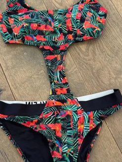 Badeanzug                            Größe                36