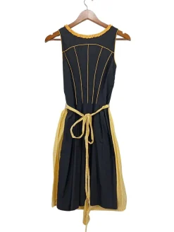 Dirndl                            Größe                32