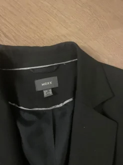 Kostüm                            Größe                40