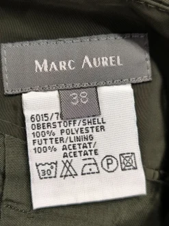 Kostüm                            Größe                38