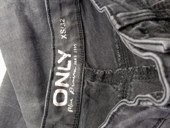 Röhrenjeans Größe 32