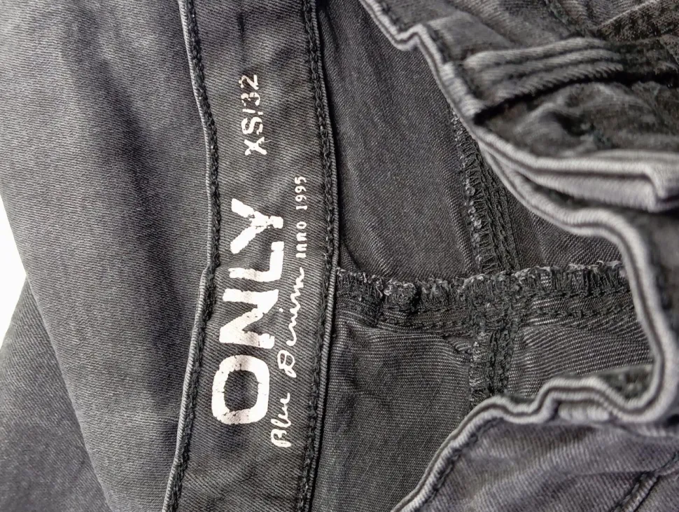 Röhrenjeans Größe 32