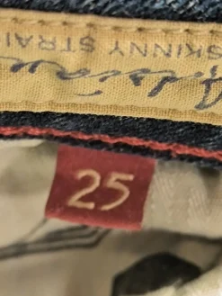 Röhrenjeans                            Größe                34