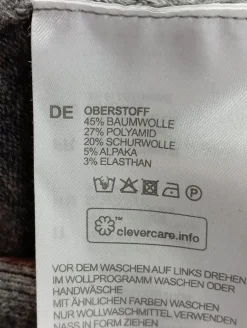 Strickkleid                            Größe                38